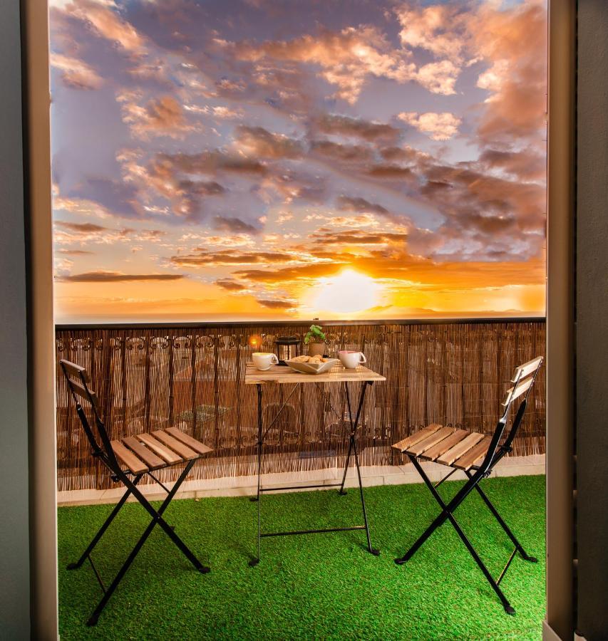 Yiannis Suite Santorini Fira  Exterior photo