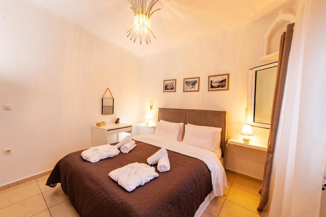 Yiannis Suite Santorini Fira  Exterior photo